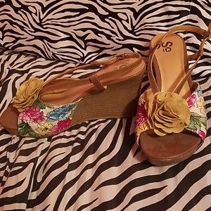 Floral wedges